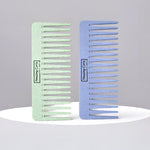 Set Massage & Detangler Brush + Kam met wijde tanden in pastelgroen en lichtblauw, voor optimale verzorging krullendhaar cgmethode.