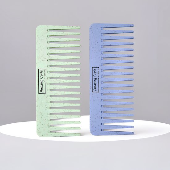 Set Massage & Detangler Brush + Kam met wijde tanden in pastelgroen en lichtblauw, voor optimale verzorging krullendhaar cgmethode.