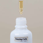 Druppel boven open flesje Super Sealing Oil van Amazing Curls, krullenproducten voor krullendhaar en cgmethode