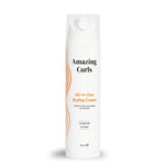 Witte verpakking met oranje golvende lijnen van All-in-One Styling Cream voor langdurige kruldefinitie en verzorging.